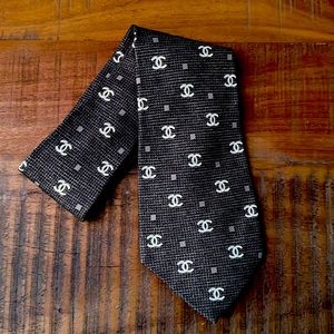 Mens Vintage Chanel Classic logo Tie 100% silk